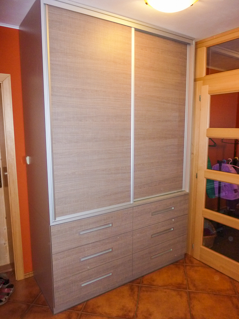 Vestavěná skříň - realizace 12